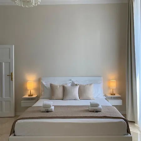 Apartment Golden Round Palace Rom