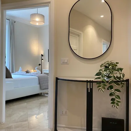 Golden Round Palace Apartment *