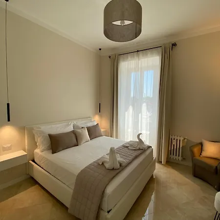 Apartment Golden Round Palace
