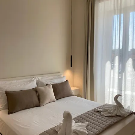 Golden Round Palace Apartman